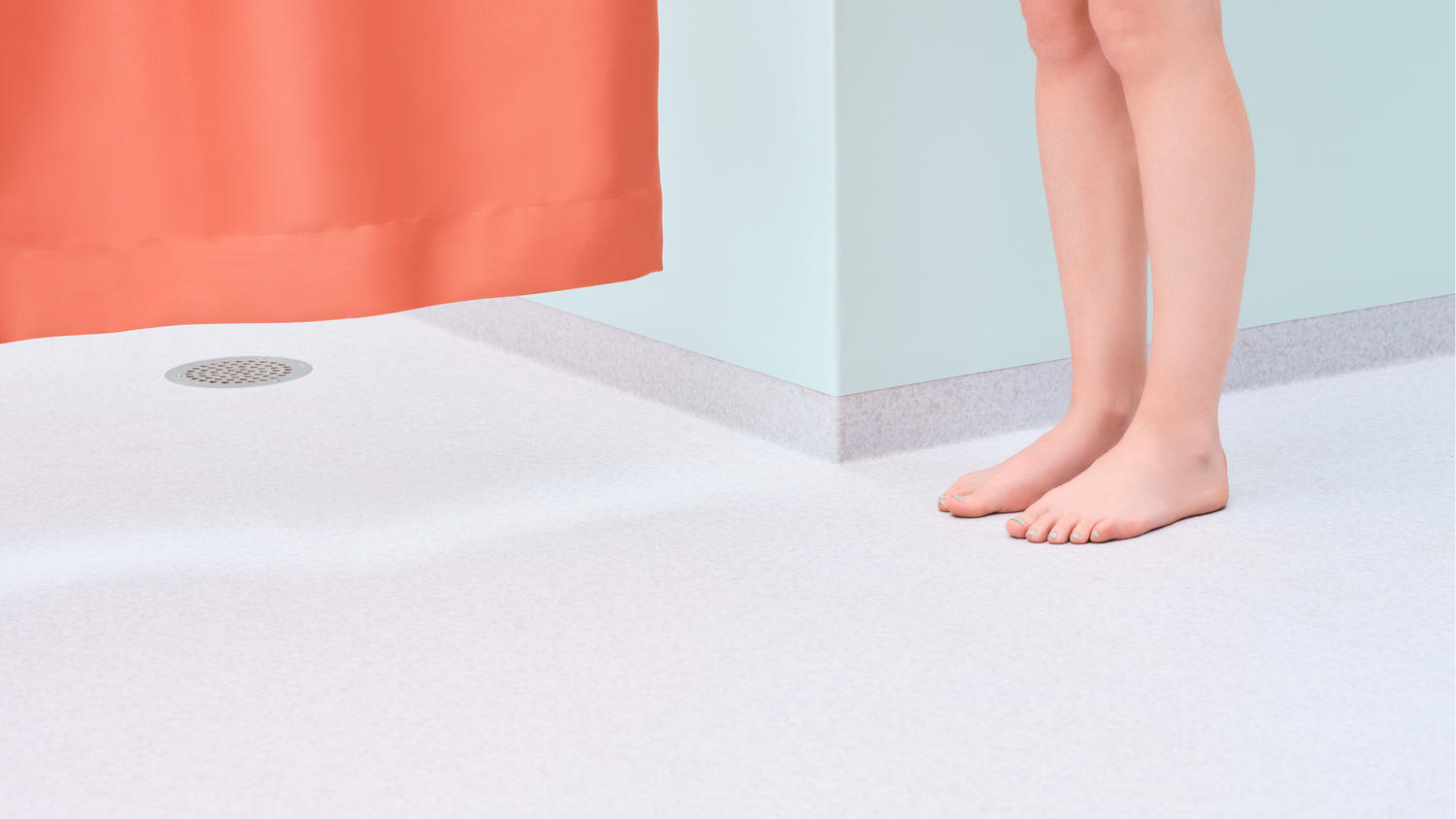 Person i ett kök med ett stegsäkert golv