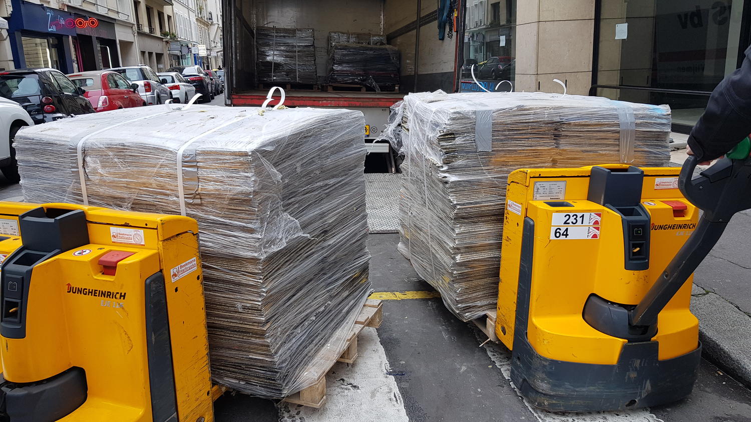 Tarkett signe un contrat cadre de recyclage des dalles de moquette usagées avec GECINA et le déploie sur un premier immeuble