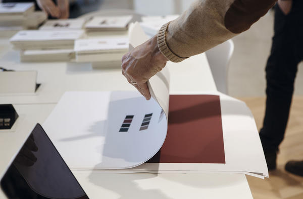iQ Surface comes in five beautiful colour stories especially created for Designers and Architects.