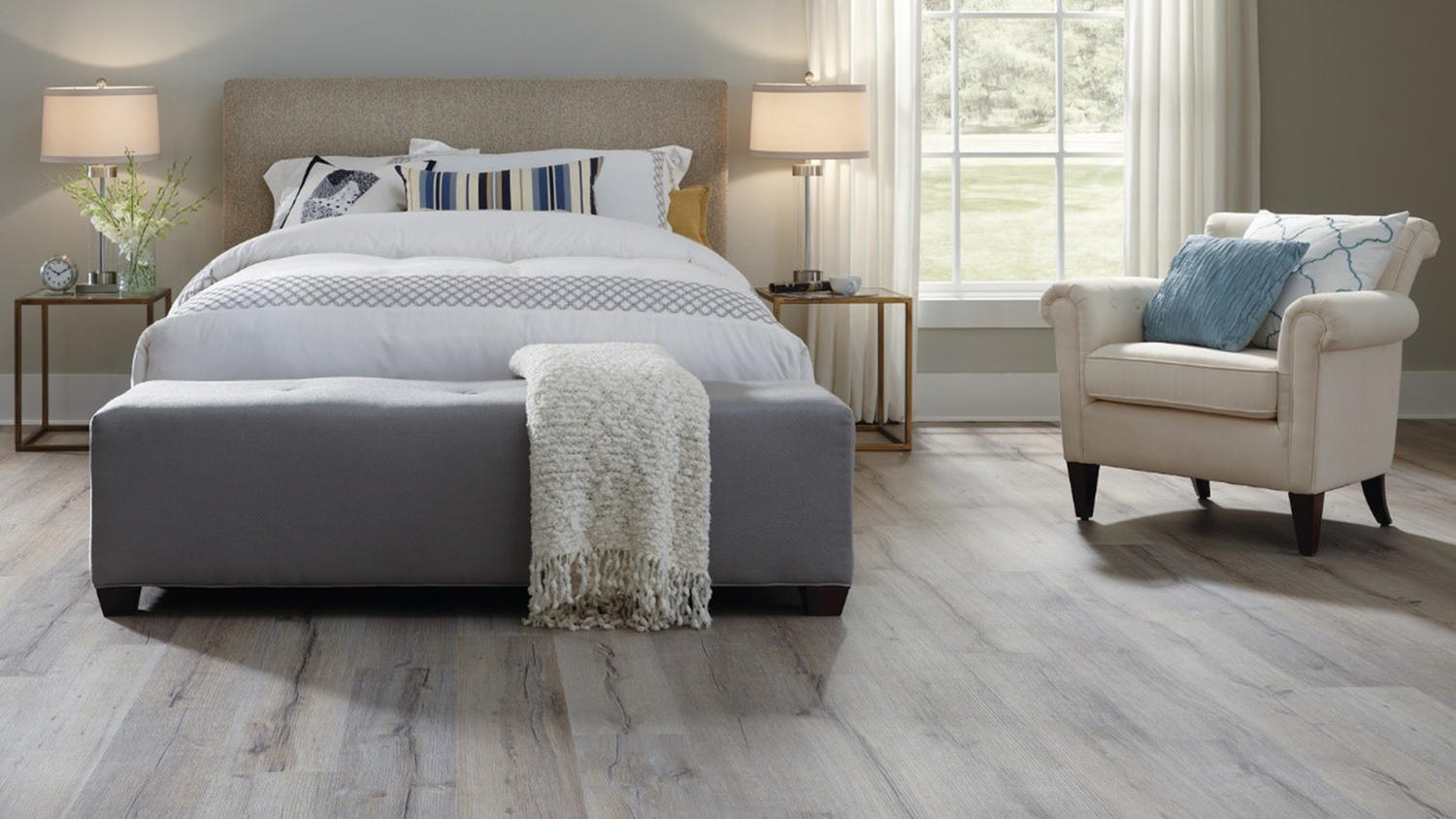 Heritage Oak Light bedroom