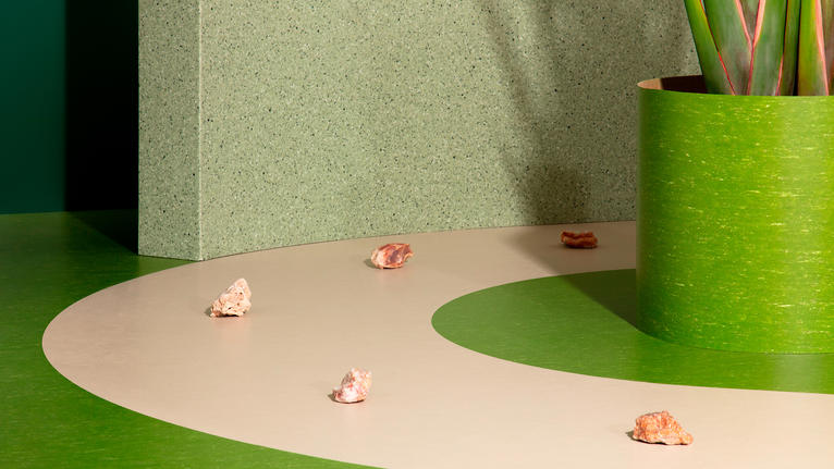 Using custom floors to design an engaging customer journey