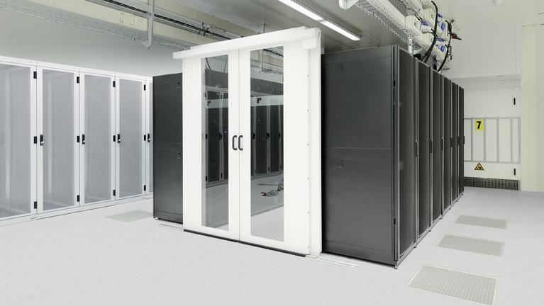 Pavimento para Data Centers e Salas de Servidores: Como escolher o pavimento ideal para infraestruturas tecnológicas