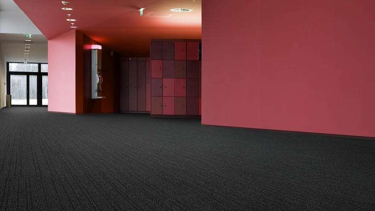 De talloze mogelijkheden van zwart tapijt