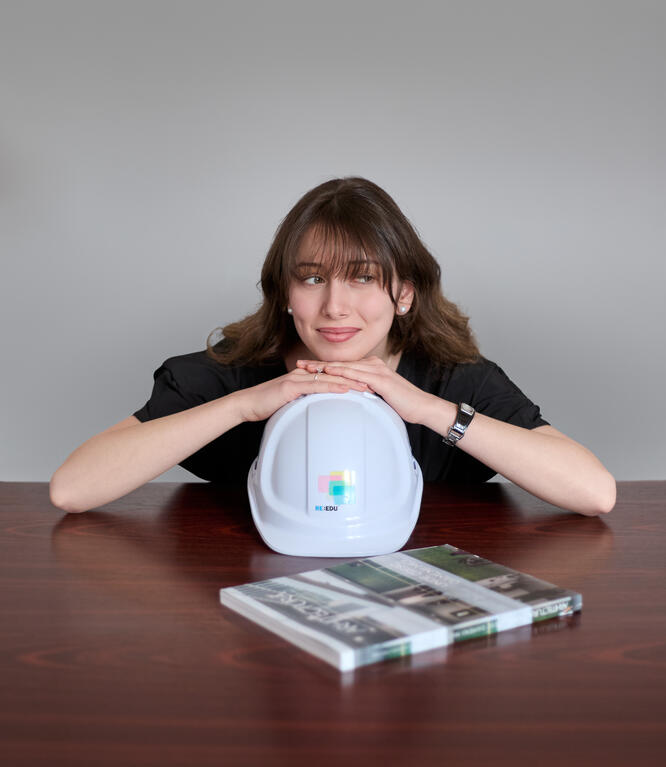 Portrete RE:EDU - Chipurile de dincolo de cortină: Sandra Cormoș