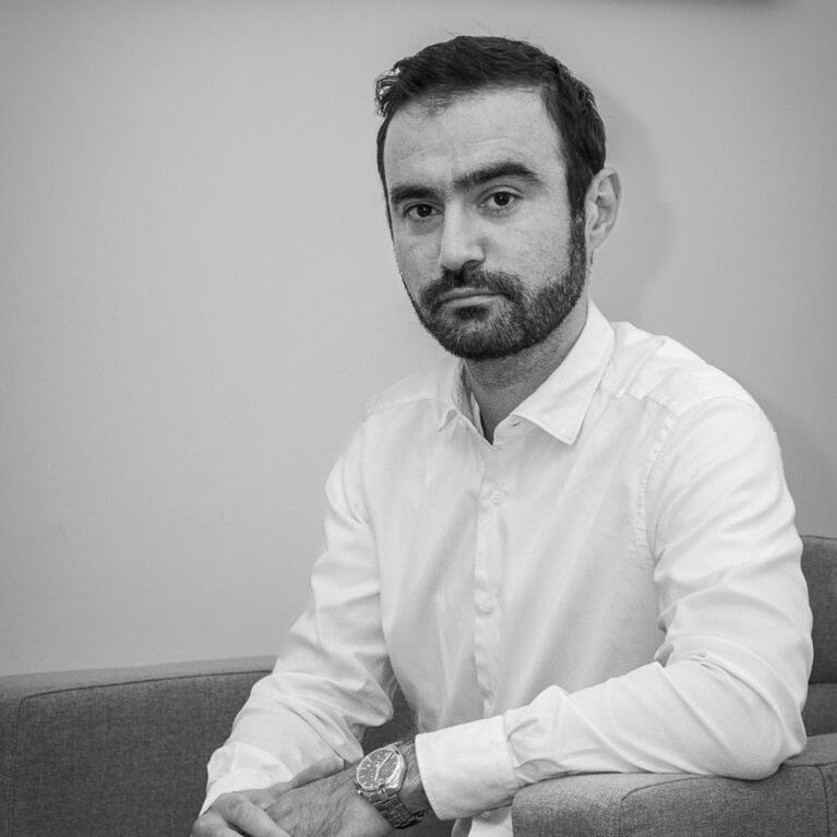 Interviu cu Mihai Racu: cum arată școala viitorului prin ochii unui arhitect care predă și trăiește educația din interior