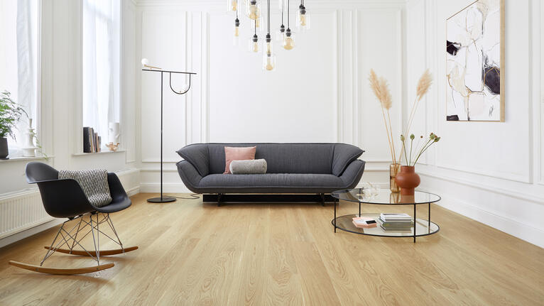 Choosing wood floors for a living room 