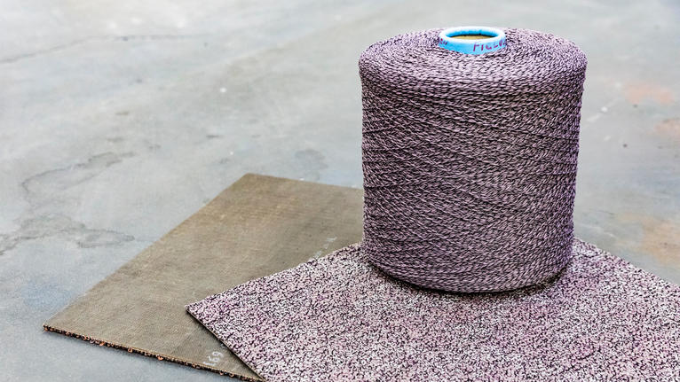 Boucler la boucle sur les dalles de moquette, une première pour l’industrie européenne : Tarkett recycle 100 % des matériaux de ses dalles de moquette