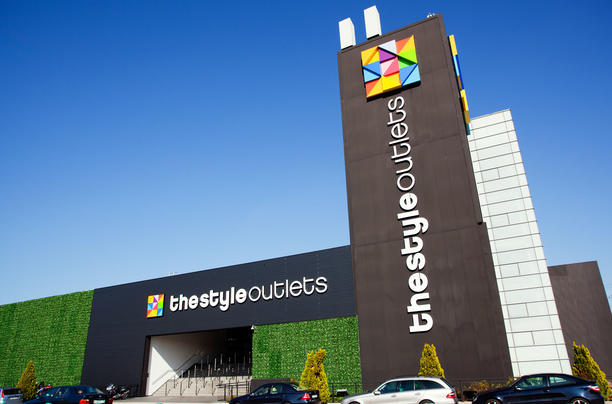 Suelos LVT instalados en Outlets